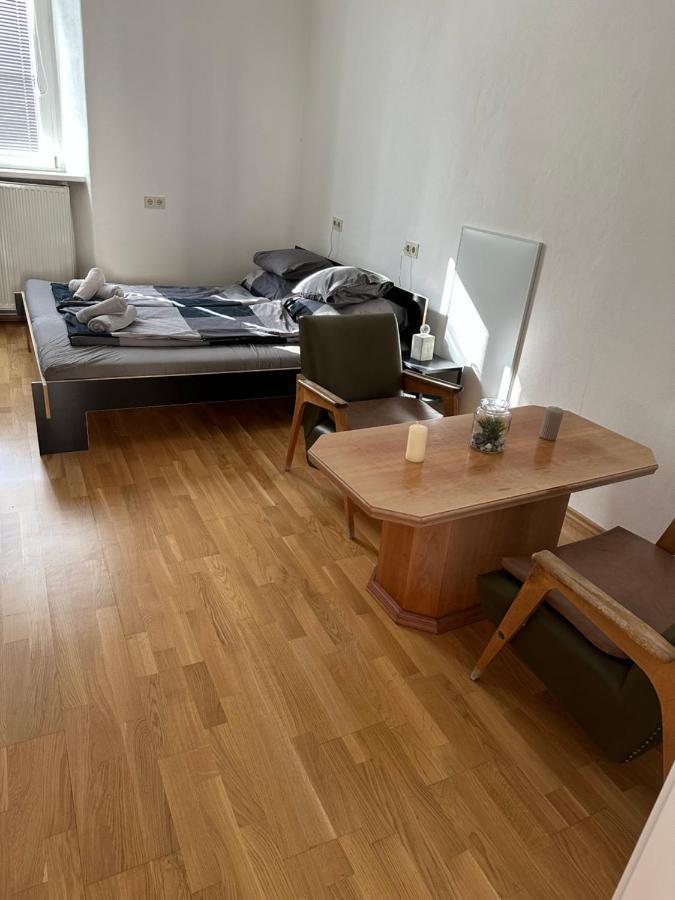 Central Plaza Mini Apartment 1 Bruck an der Leitha Ngoại thất bức ảnh